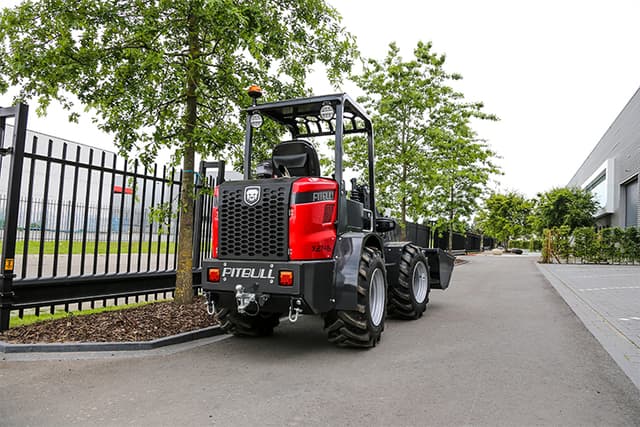 Pitbull minilader voor transport en werkzaamheden op de bouwplaats