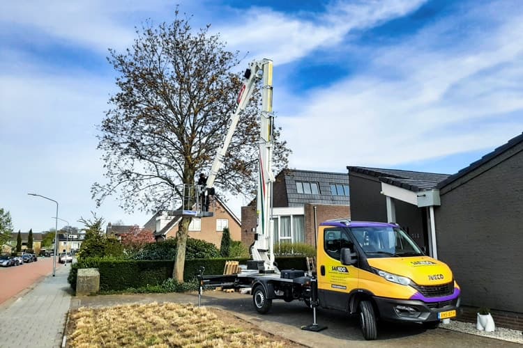 Why rent a truck aerial platform?
