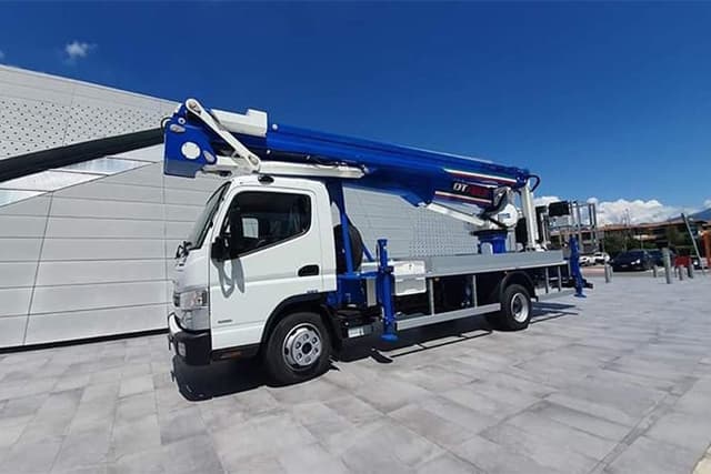 Cela DT Truck 40 voor bouw en onderhoud Cela DT Truck 40 autohoogwerker voor bouw-, montage- en onderhoudswerk